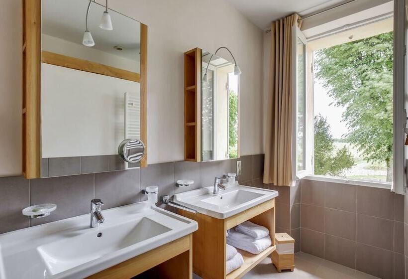 חדר סופריור לשלושה, Le Logis De Valandraud