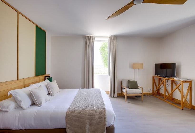 חדר קומפורט לשלושה, Le Logis De Valandraud