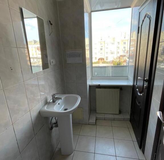 Standardzimmer Geteiltes Bad, готель дубно