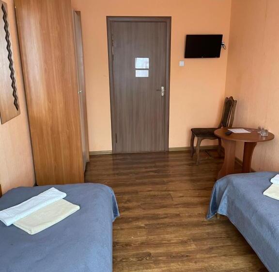 Standardzimmer Geteiltes Bad, готель дубно