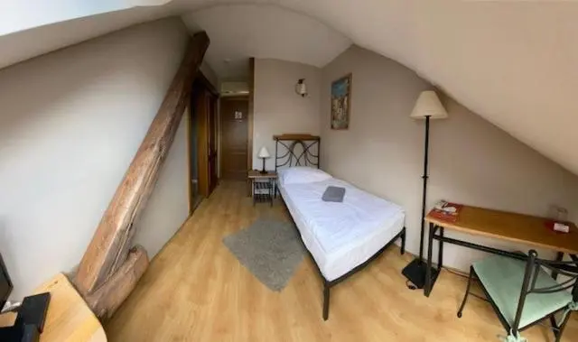 Standard Yhden Hengen Huone, Via Ironia