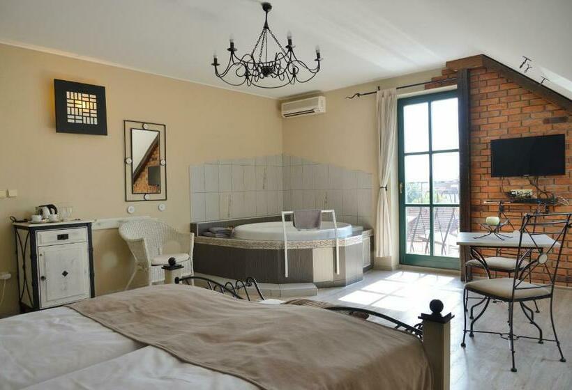 Standard Room with Hot Tub, Via Ironia