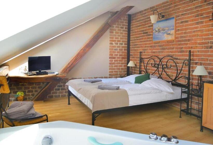 Standard Room with Hot Tub, Via Ironia