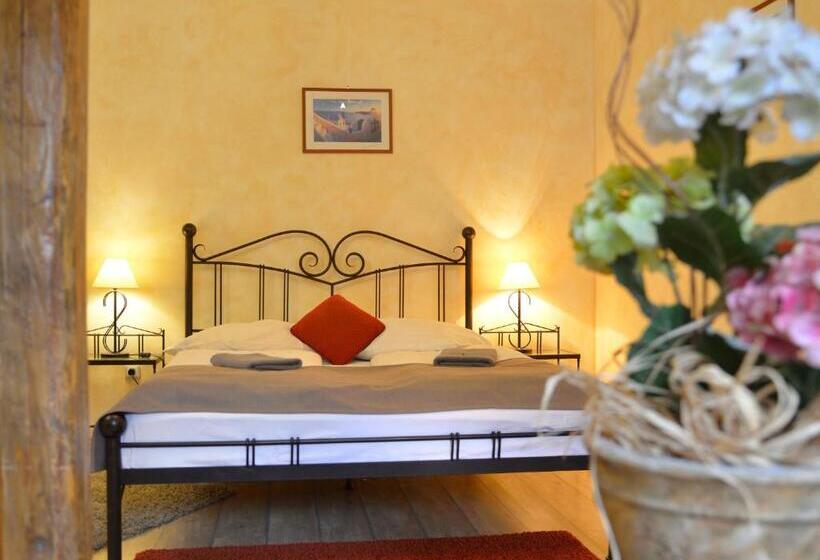 Standard Room, Via Ironia