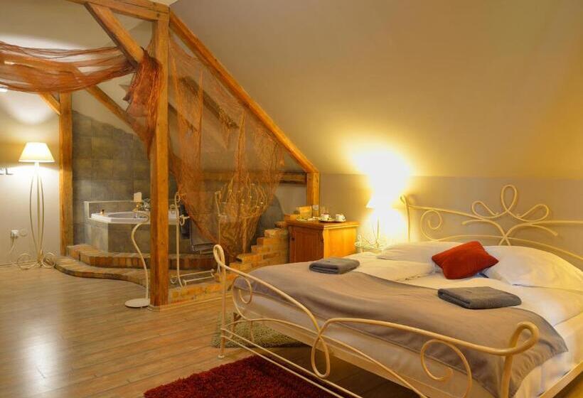 Standard Room with Hot Tub, Via Ironia