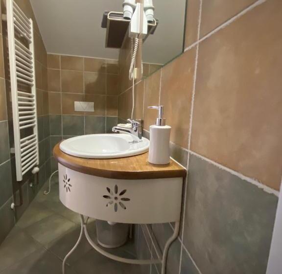 Standard Single Room, Via Ironia