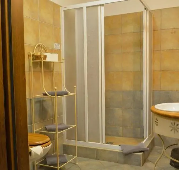 Standard Kolmen Hengen Huone, Via Ironia