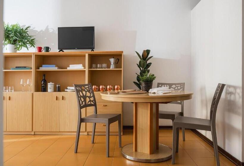 带1个卧室的带阳台的公寓, Club La Villa