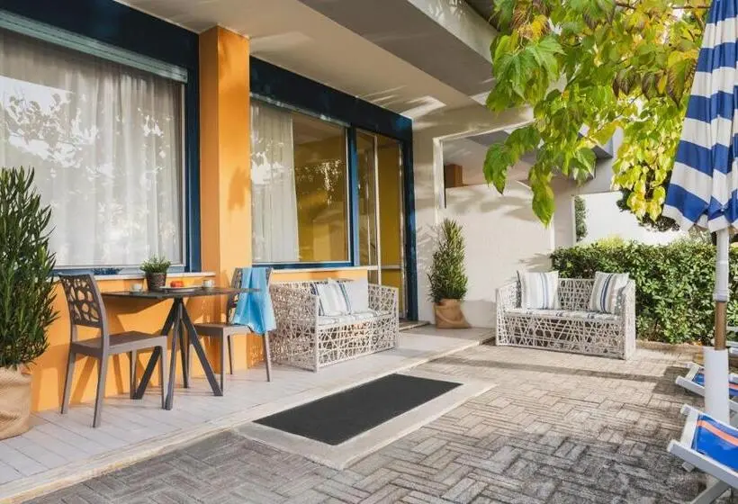 Huoneisto 1 Makuuhuone Puutarhanäkymä, Club La Villa