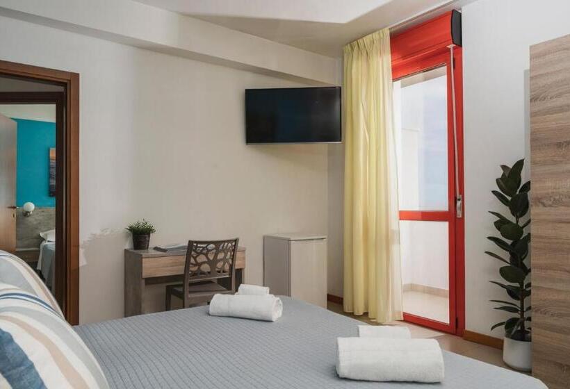 小型套房带阳台, Club La Villa