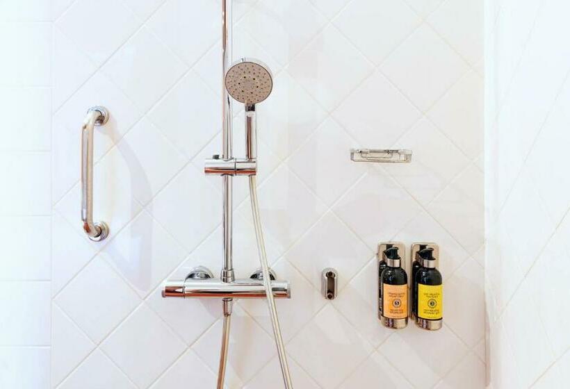 חדר סטנדרט מותאם לאדם עם מוגבלויות, De La Plage