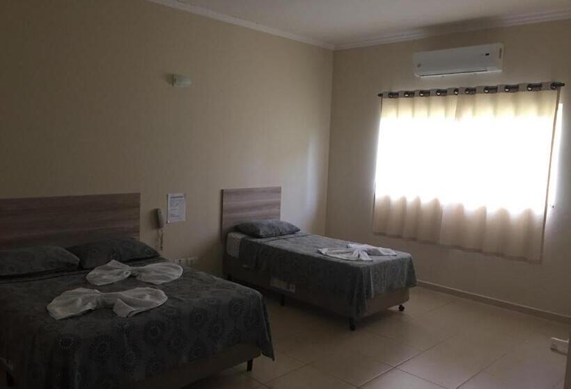 标准三人间, Pousada Braúna