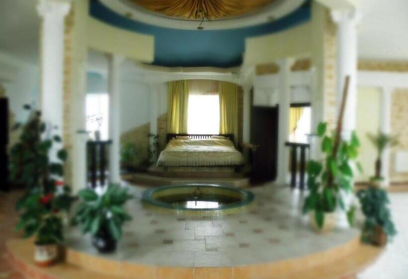 جناح مطل على البحر, Zolotie Peski