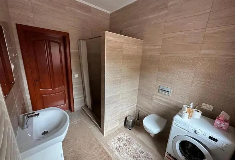 Perhestudio, Bereg Travel