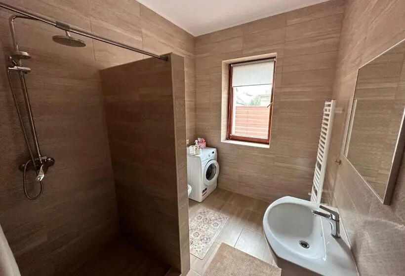 Perhestudio, Bereg Travel