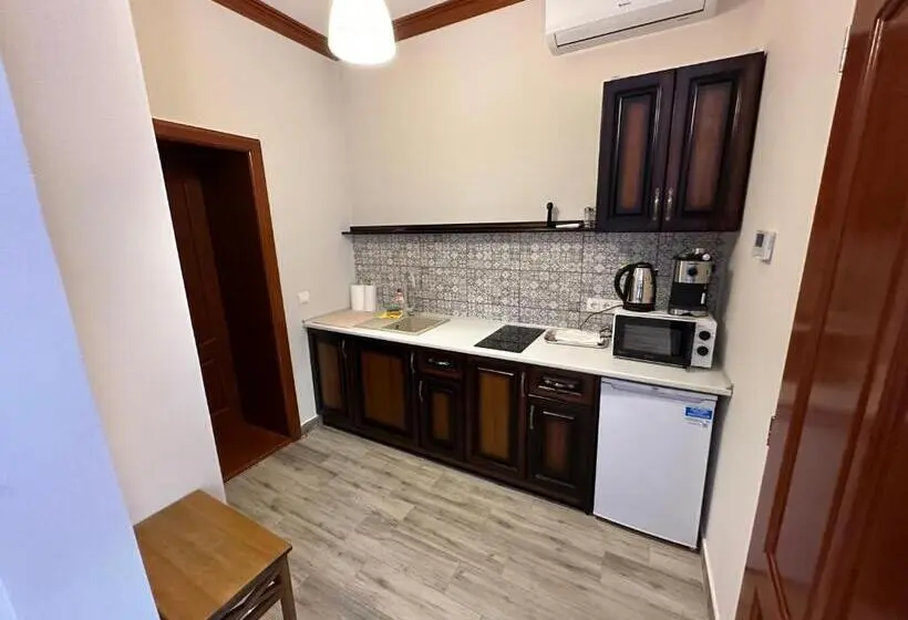 Perhestudio, Bereg Travel