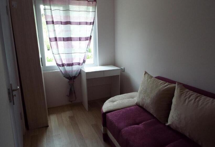 חדר אקונומי, The Illuminating House