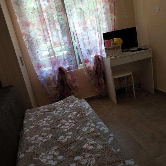 חדר בסיסי, The Illuminating House