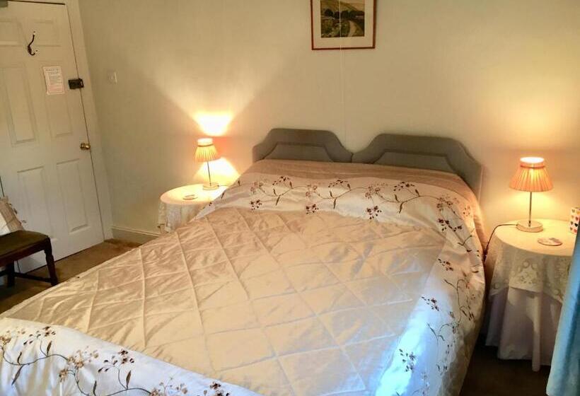 غرفة قياسية سرير كينج, The Falcon Inn