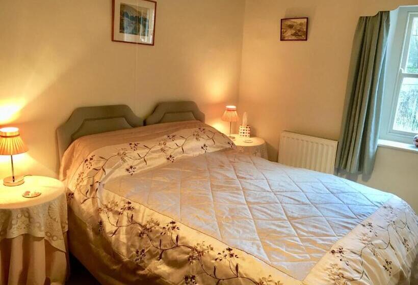 غرفة قياسية سرير كينج, The Falcon Inn