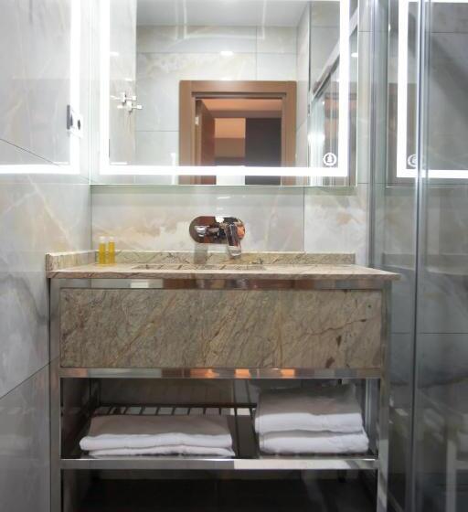 آپارتمان 1 خوابه با چشم‌انداز, Neptun Palace Kvariati