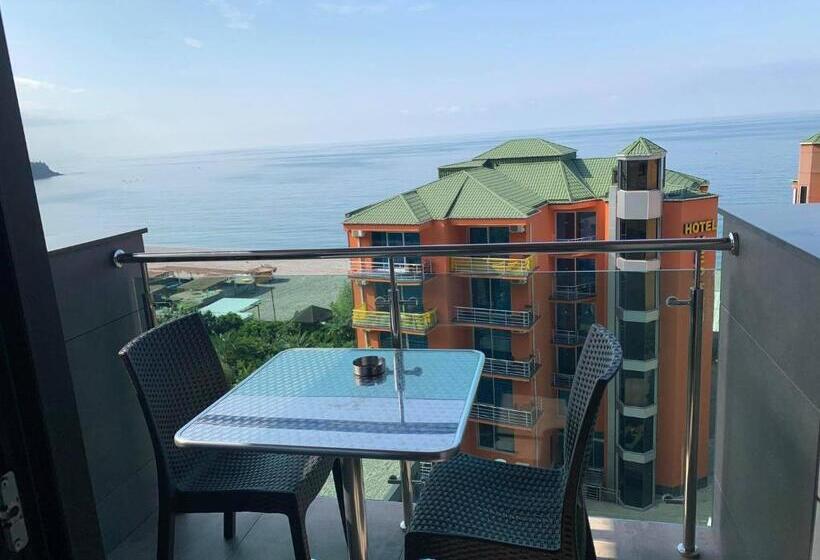 Triple Room Sea View, Neptun Palace Kvariati