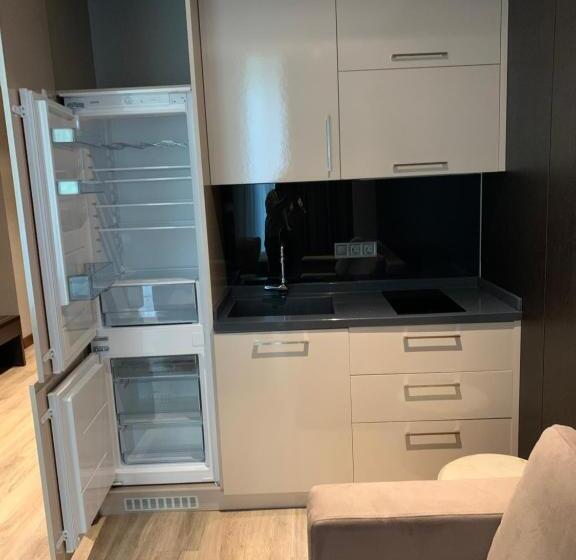 اتاق استاندارد سه نفره, Neptun Palace Kvariati