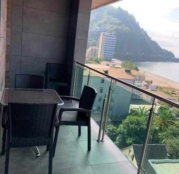 آپارتمان 2 خوابه, Neptun Palace Kvariati