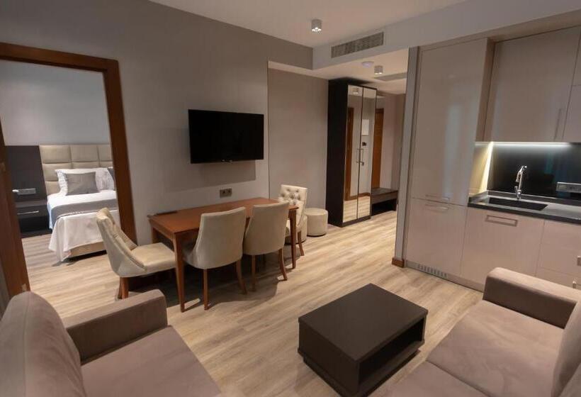 آپارتمان 1 خوابه با چشم‌انداز, Neptun Palace Kvariati