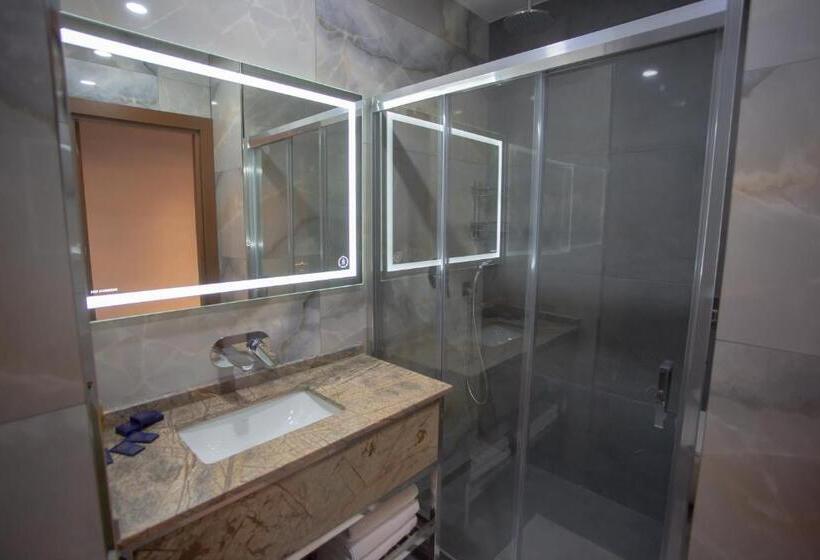 Triple Room Sea View, Neptun Palace Kvariati