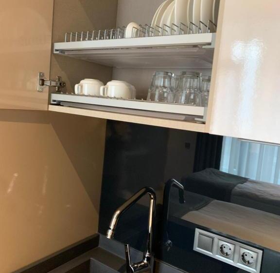 اتاق استاندارد سه نفره, Neptun Palace Kvariati