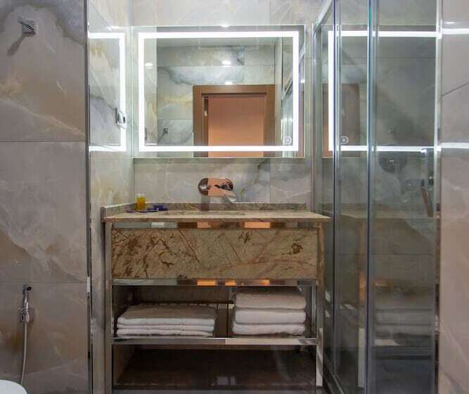 Triple Room Sea View, Neptun Palace Kvariati