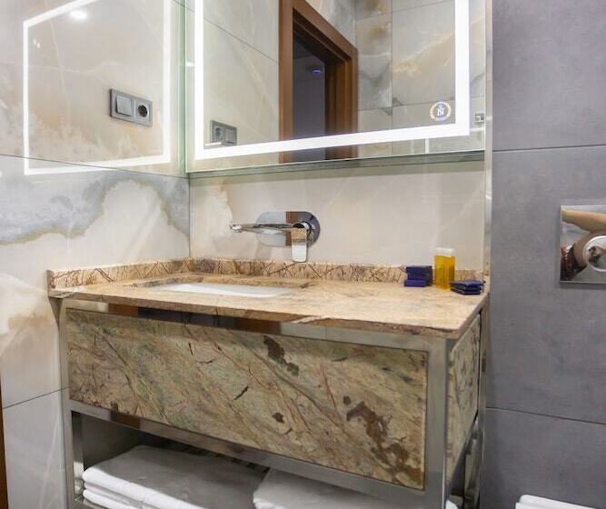 Triple Room Sea View, Neptun Palace Kvariati