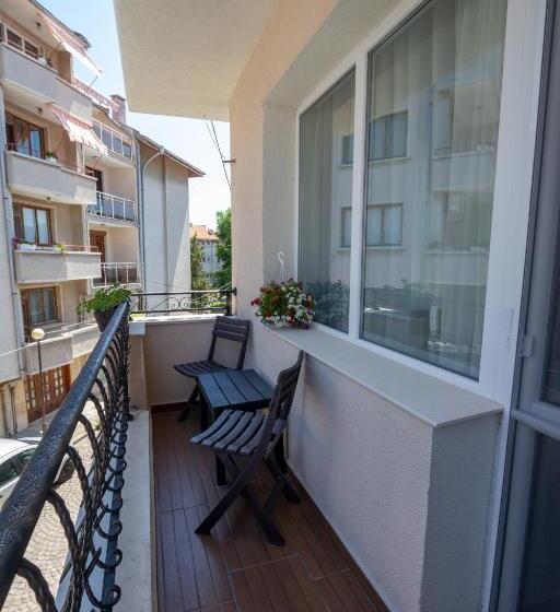 اتاق خانوادگی با چشم‌انداز دریا, Tiffany Boutique Suits   Pomorie