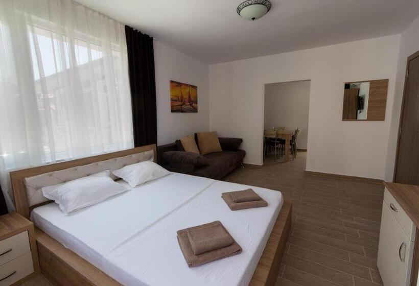 اتاق خانوادگی با چشم‌انداز دریا, Tiffany Boutique Suits   Pomorie