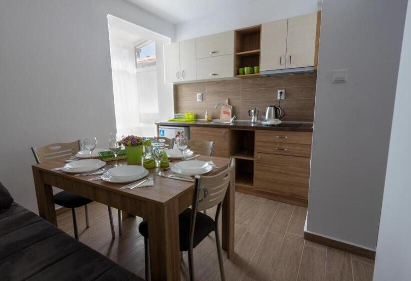 Quarto Familiar Vista Mar, Tiffany Boutique Suits   Pomorie