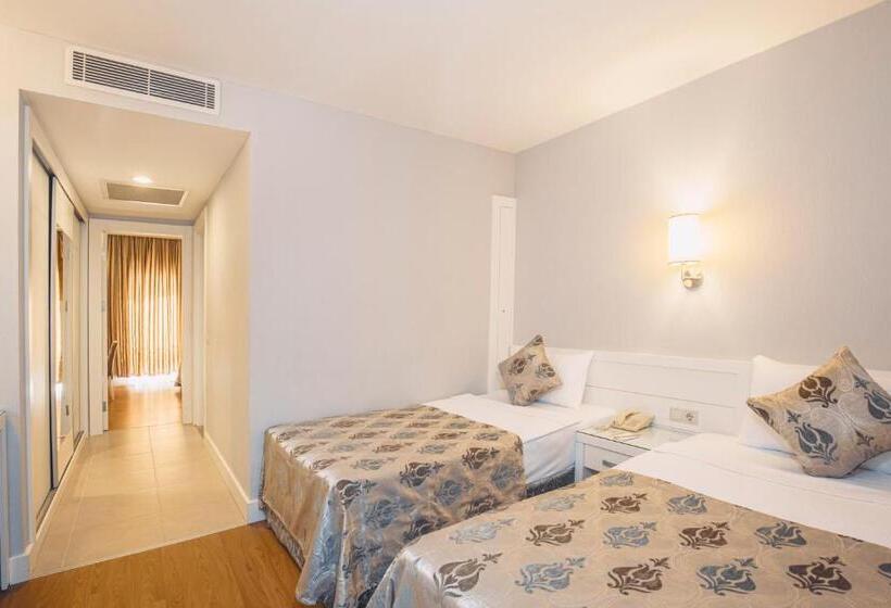 اتاق خانوادگی با چشم‌انداز دریا, Amelia Beach Resort Hotel & Spa
