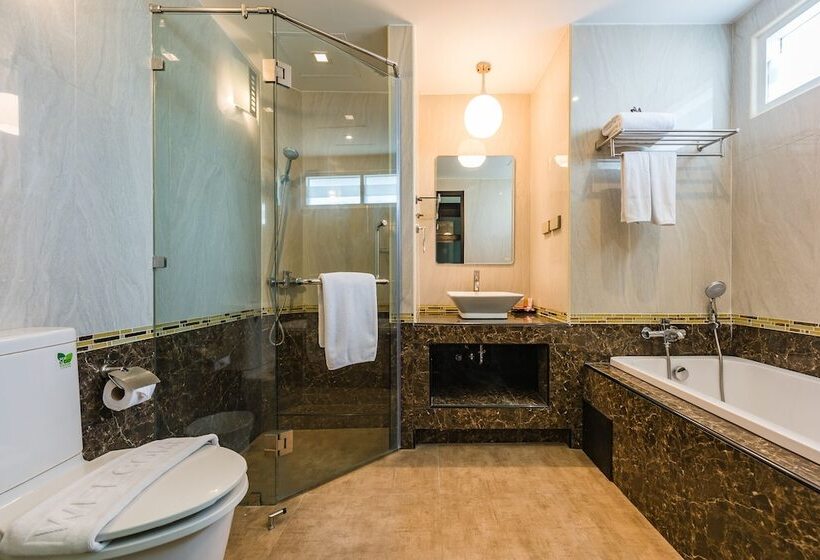 디럭스 룸, Princess Kamala Beachfront Hotel   Sha Extra Plus