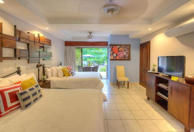 סטודיו משפחתי, Pumilio Mountain & Ocean