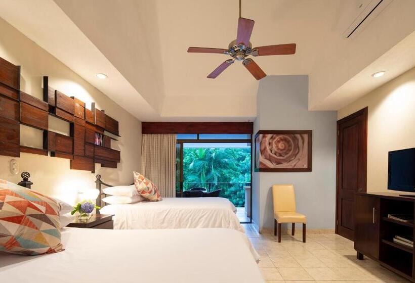 סטודיו משפחתי, Pumilio Mountain & Ocean