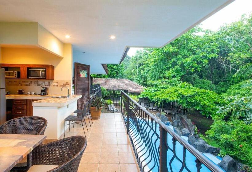 סטודיו משפחתי, Pumilio Mountain & Ocean