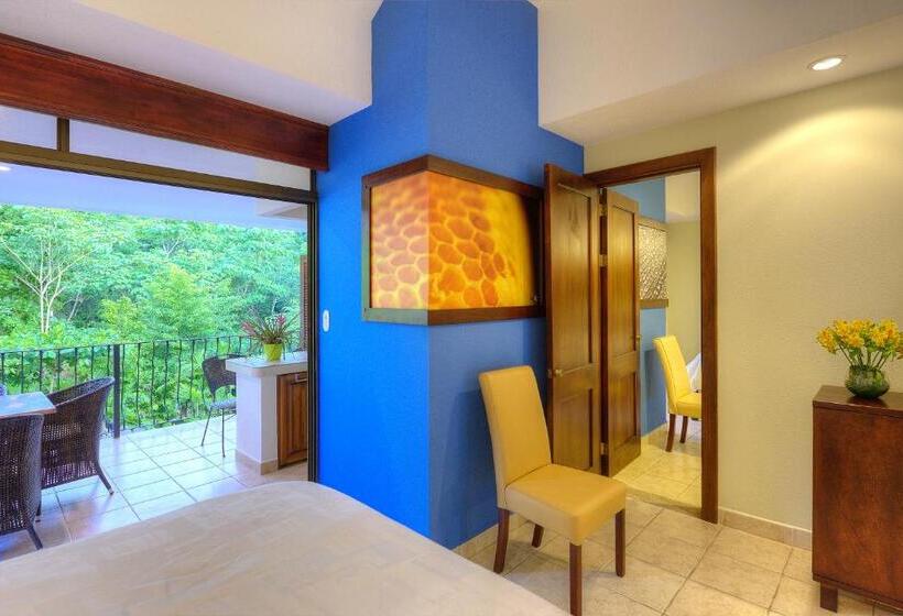 סטודיו משפחתי, Pumilio Mountain & Ocean