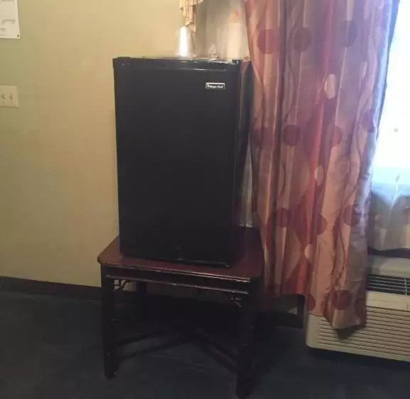 キングサイズベッドのスイートルーム, Rodeway Inn & Suites
