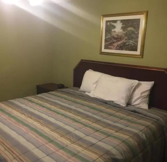 キングサイズベッドのスイートルーム, Rodeway Inn & Suites