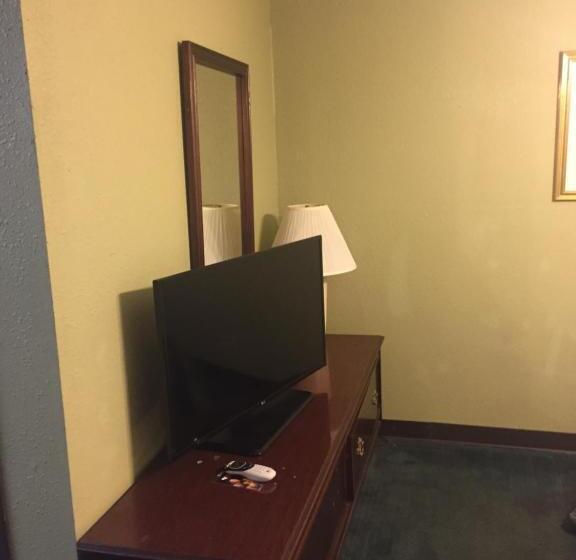 جناح سرير كينج, Rodeway Inn & Suites