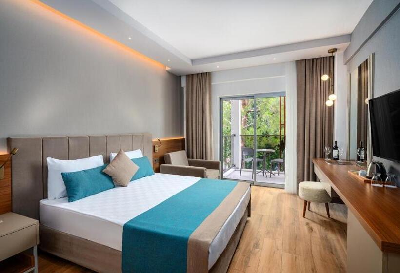 Номер Стандарт Вид на Бассейн, Side Story Resort & Spa