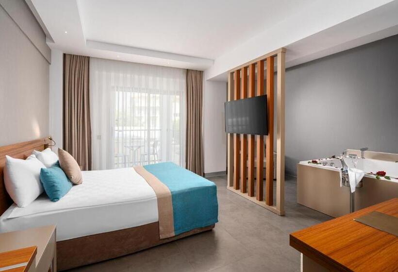 Номер Стандарт Вид на Бассейн, Side Story Resort & Spa