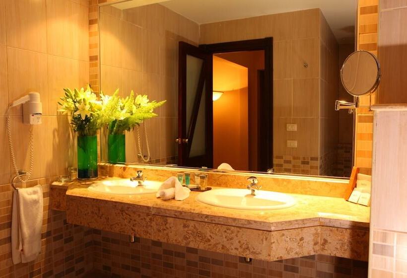 جناح جونيور, Swiss Inn Pyramids Golf Resort