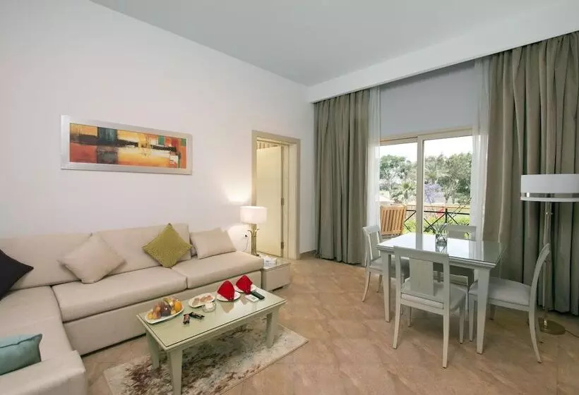 سوییت جونیور, Swiss Inn Pyramids Golf Resort