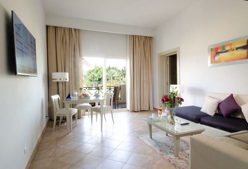 سوییت جونیور, Swiss Inn Pyramids Golf Resort